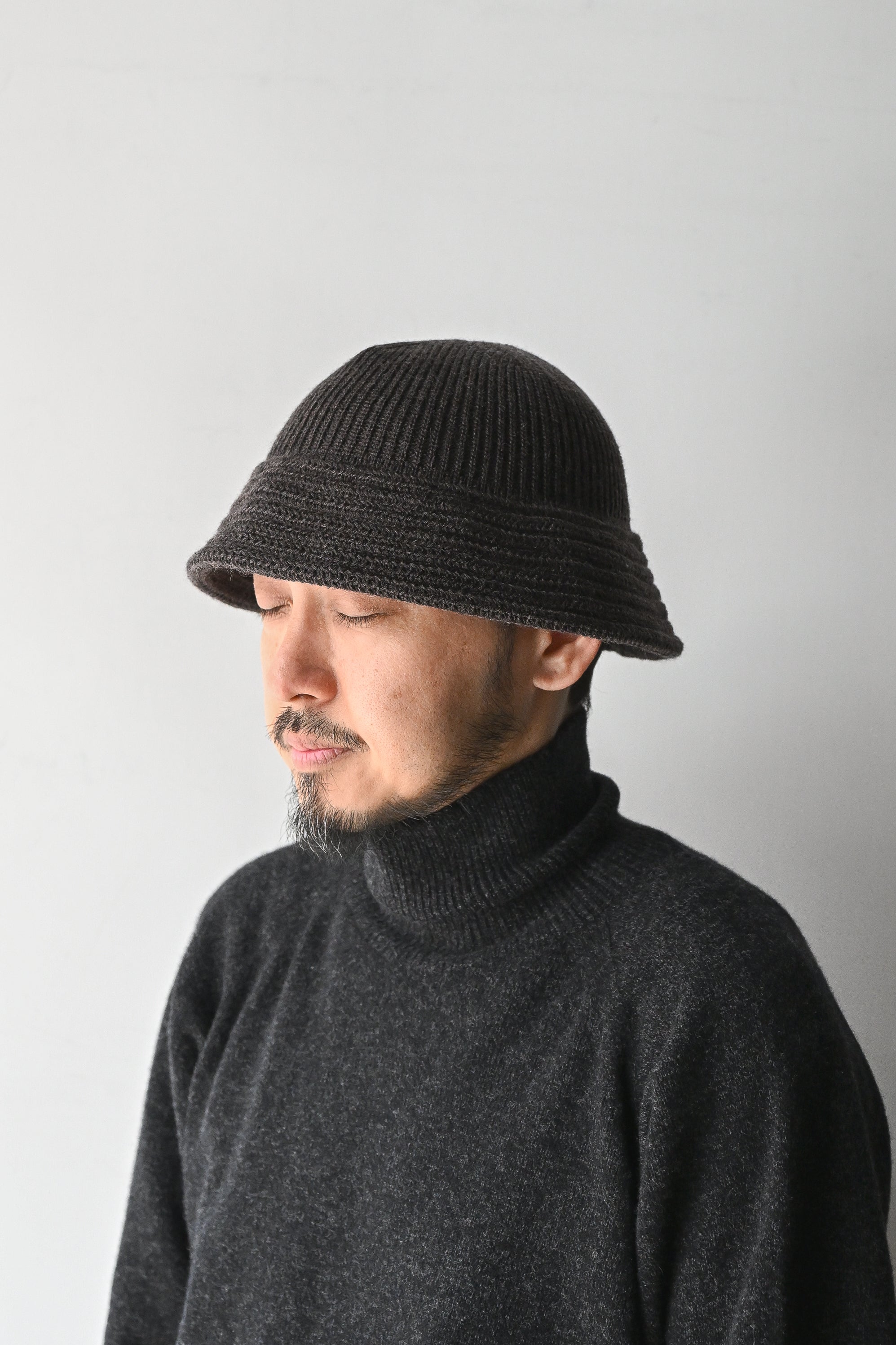 COMES AND GOES ニットバルーンハット バケットハット ブラウン COMESANDGOES / WASHABLE BALLOON HAT -BROWN