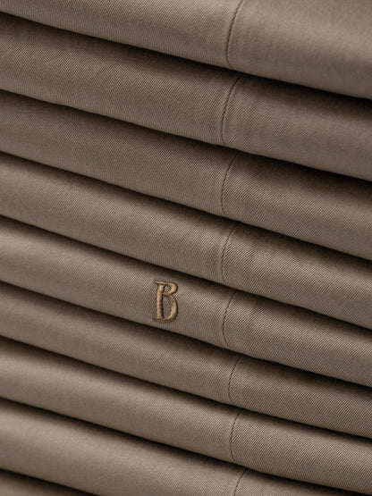 BISOWN / exclusive / B” TUCK PANTS (CHINO)