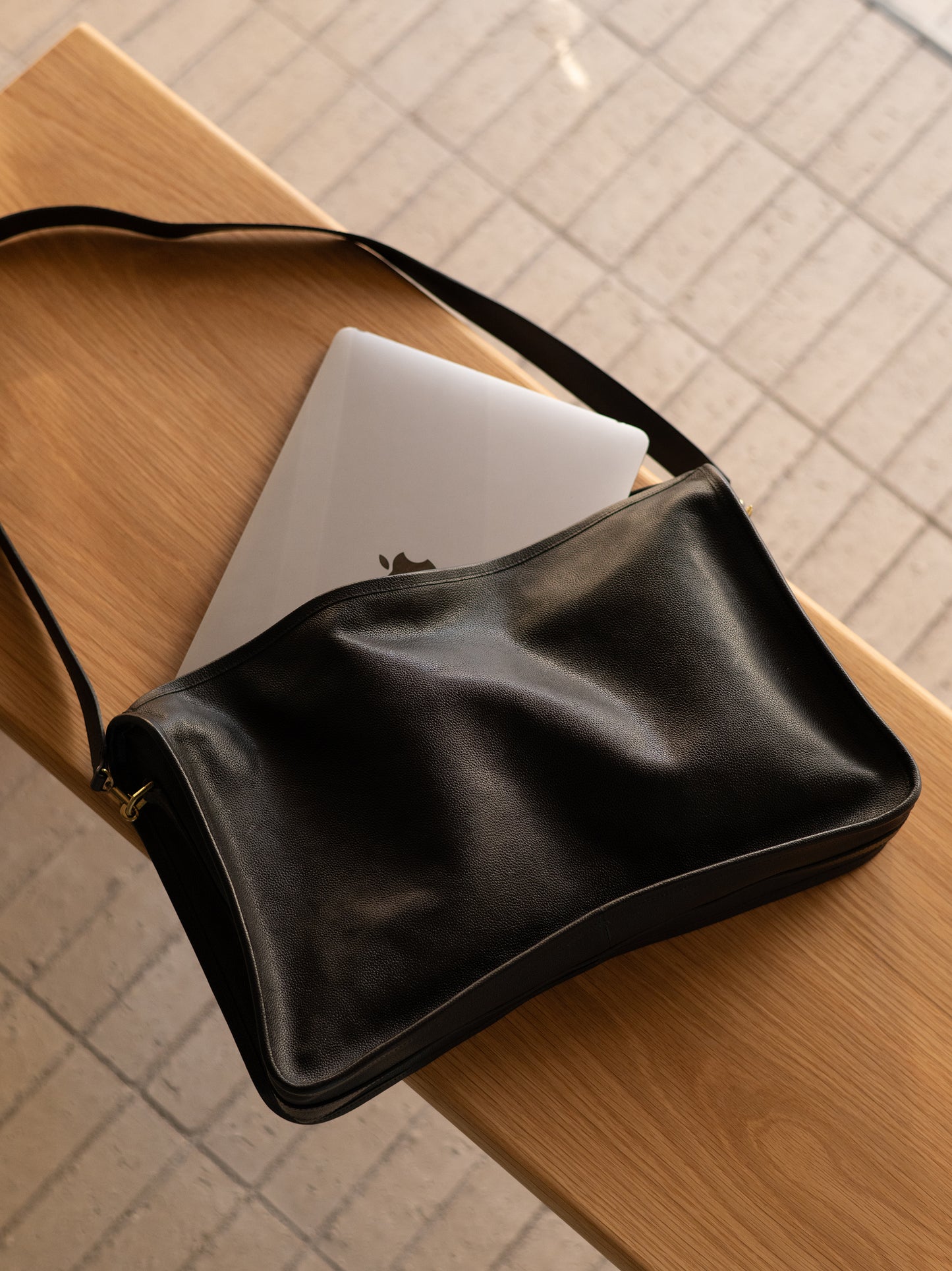 forme / exclusive /  MEGA BANKS