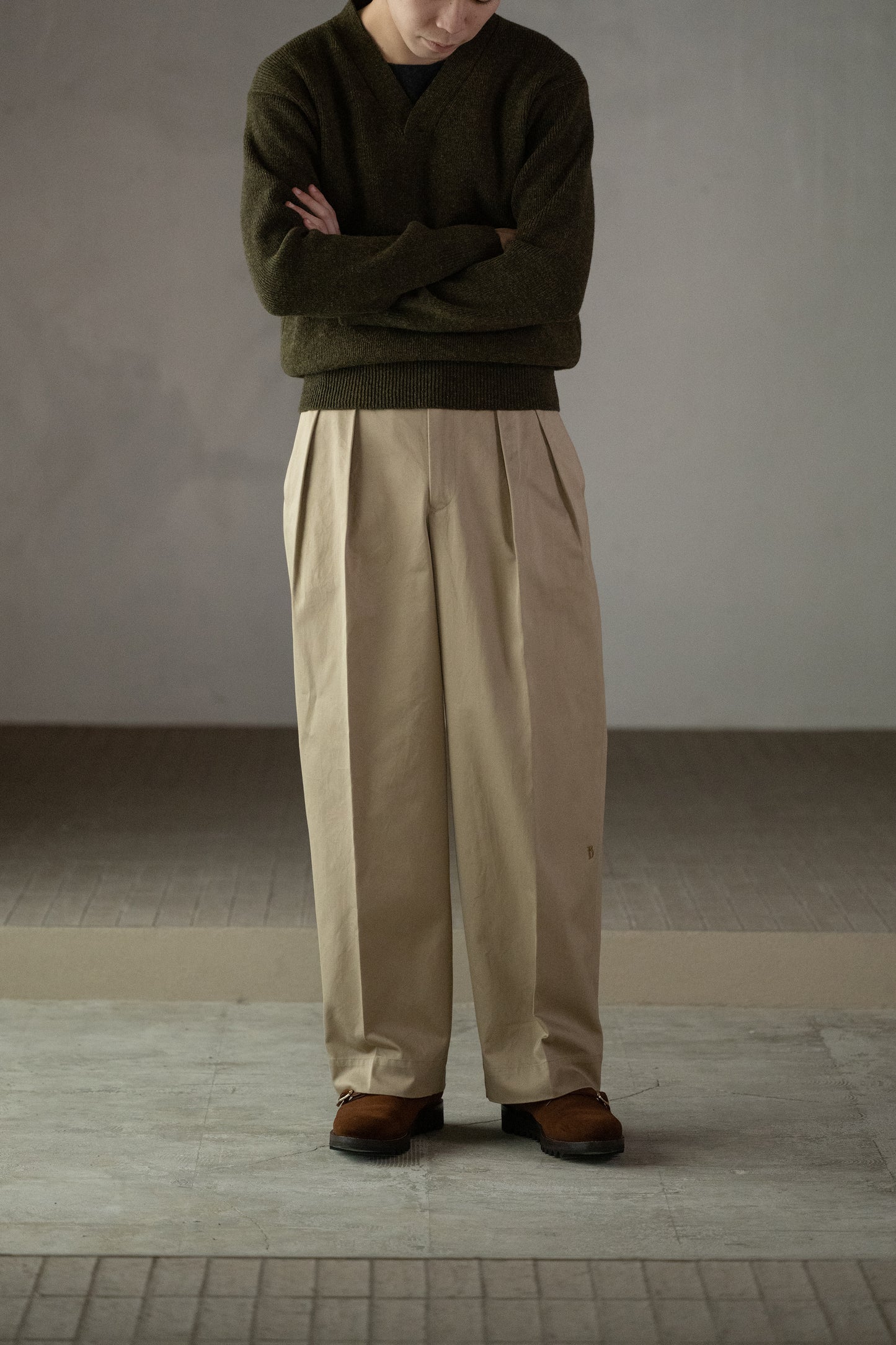 BISOWN / exclusive / B” TUCK PANTS (CHINO)