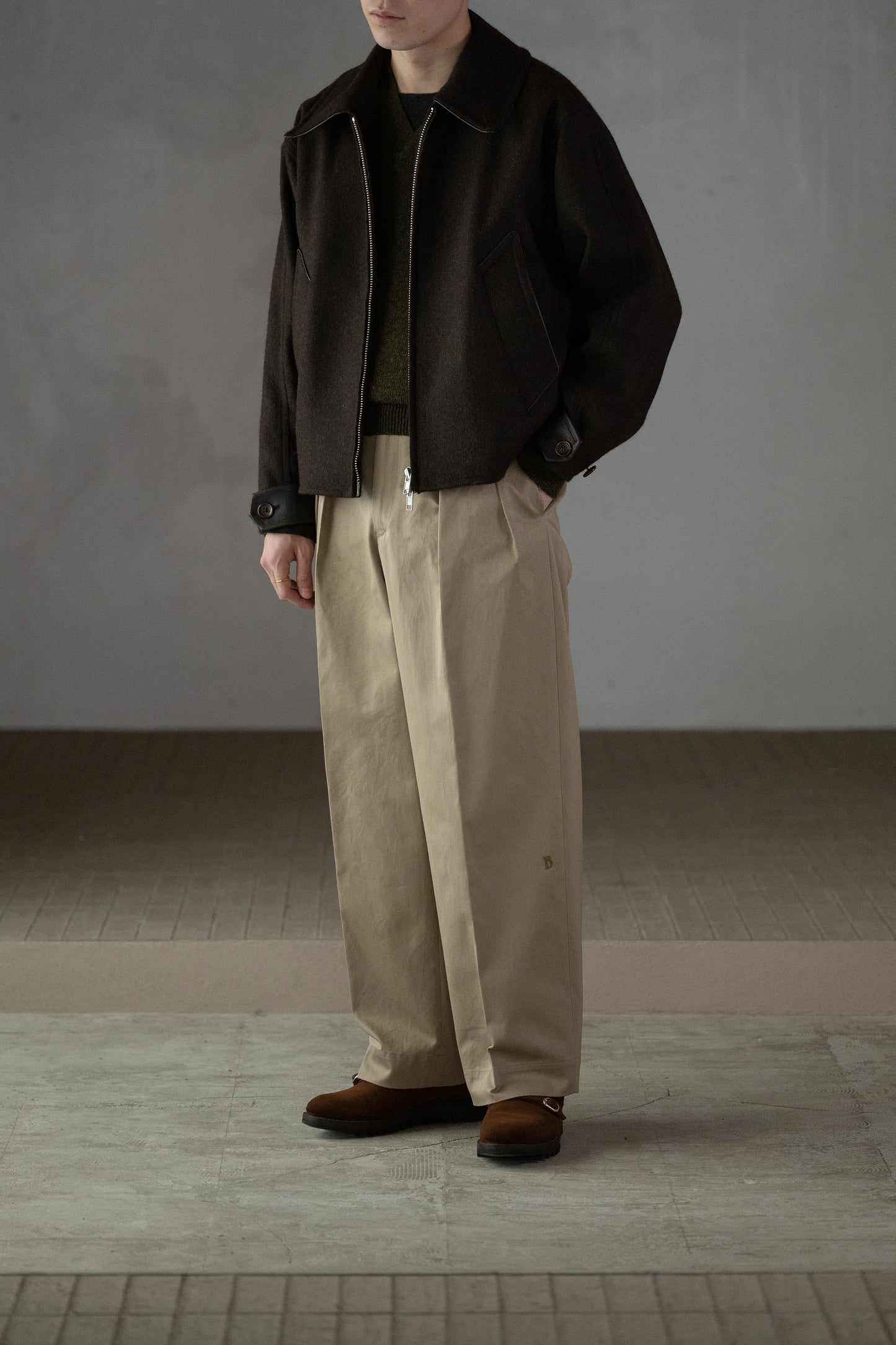 BISOWN / exclusive / B” TUCK PANTS (CHINO)