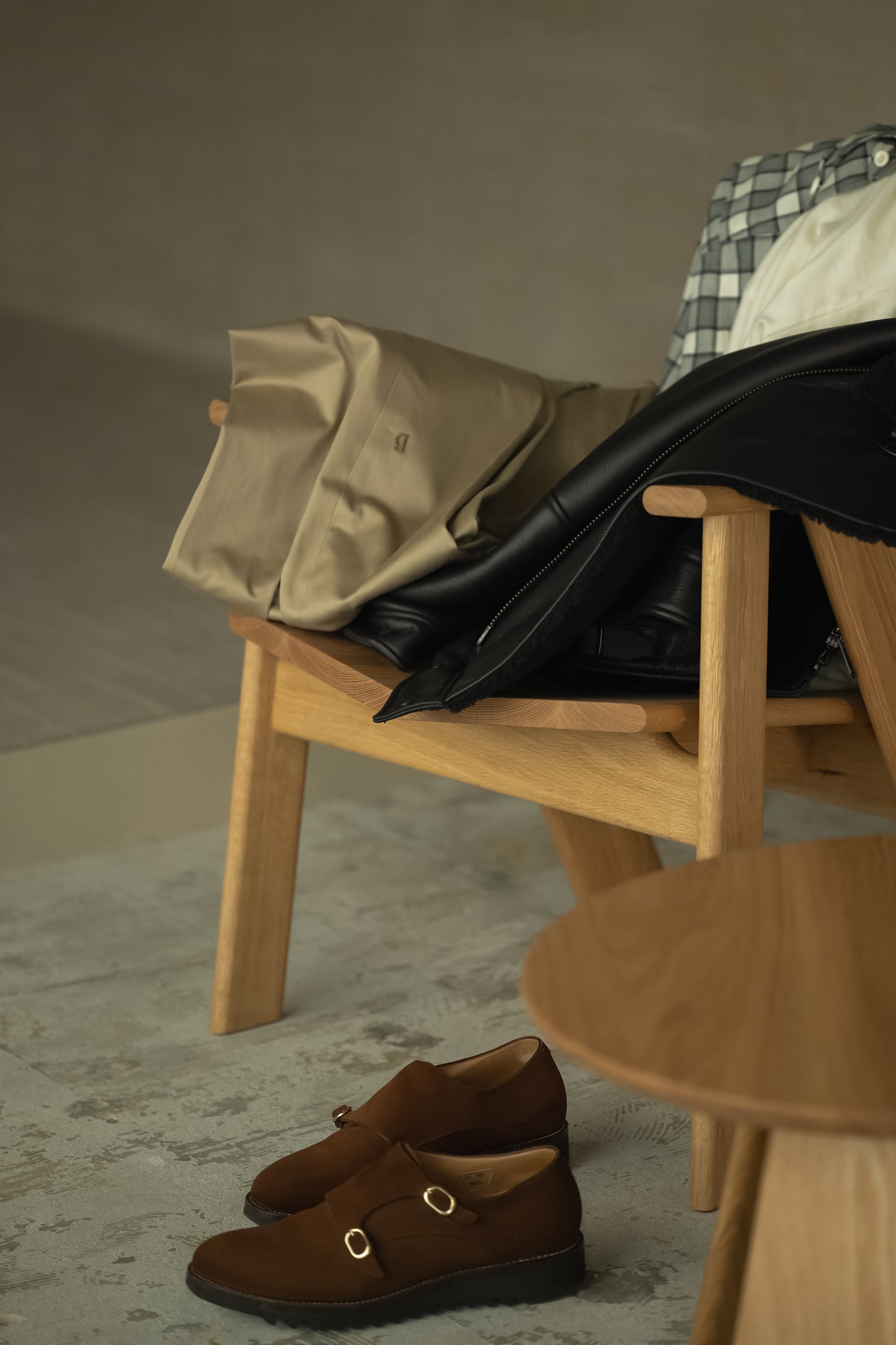 BISOWN / exclusive / B” TUCK PANTS (CHINO)