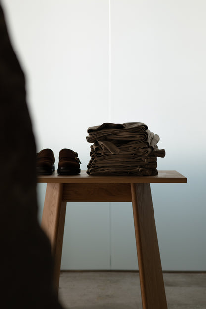 BISOWN / exclusive / B” TUCK PANTS (CHINO)