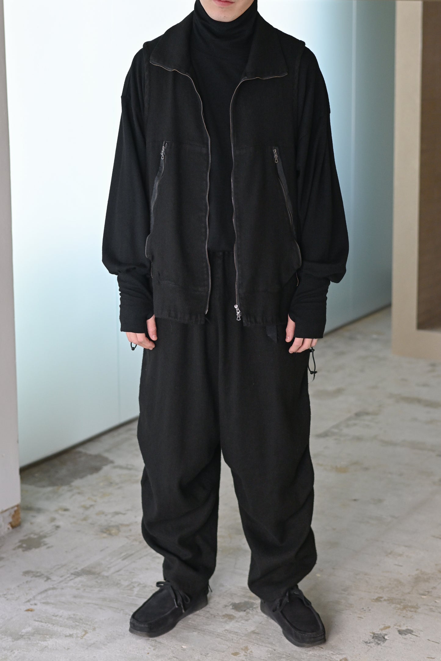 barbell object / flower vest -BLACK