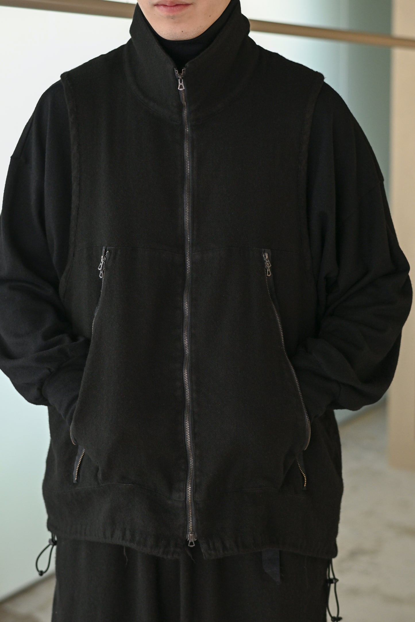 barbell object / flower vest -BLACK