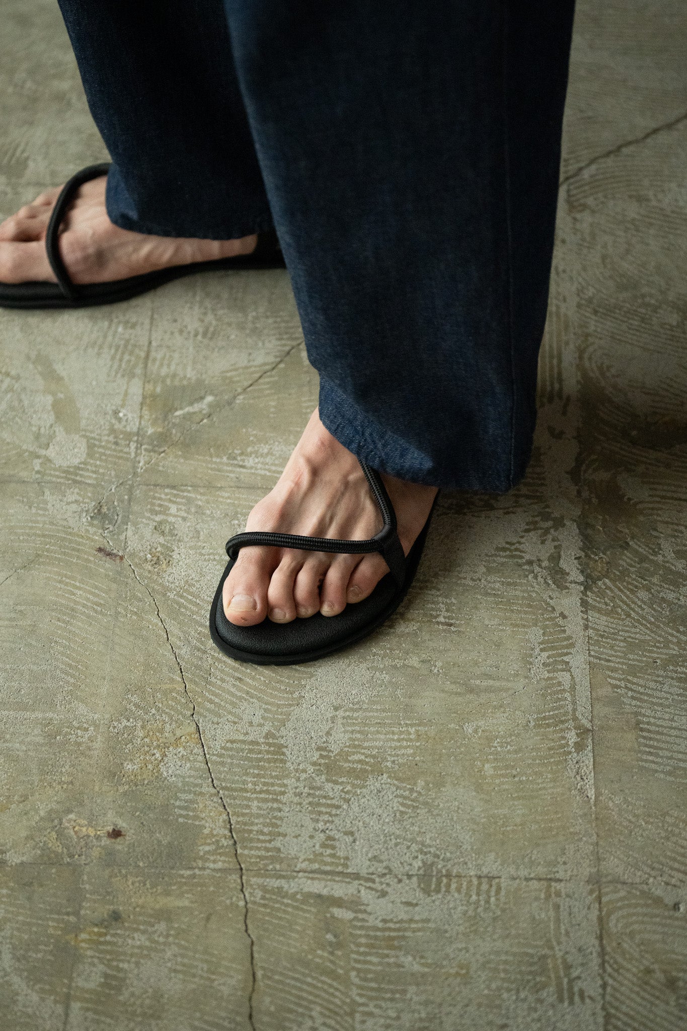 AM / String Sandals -BLACK