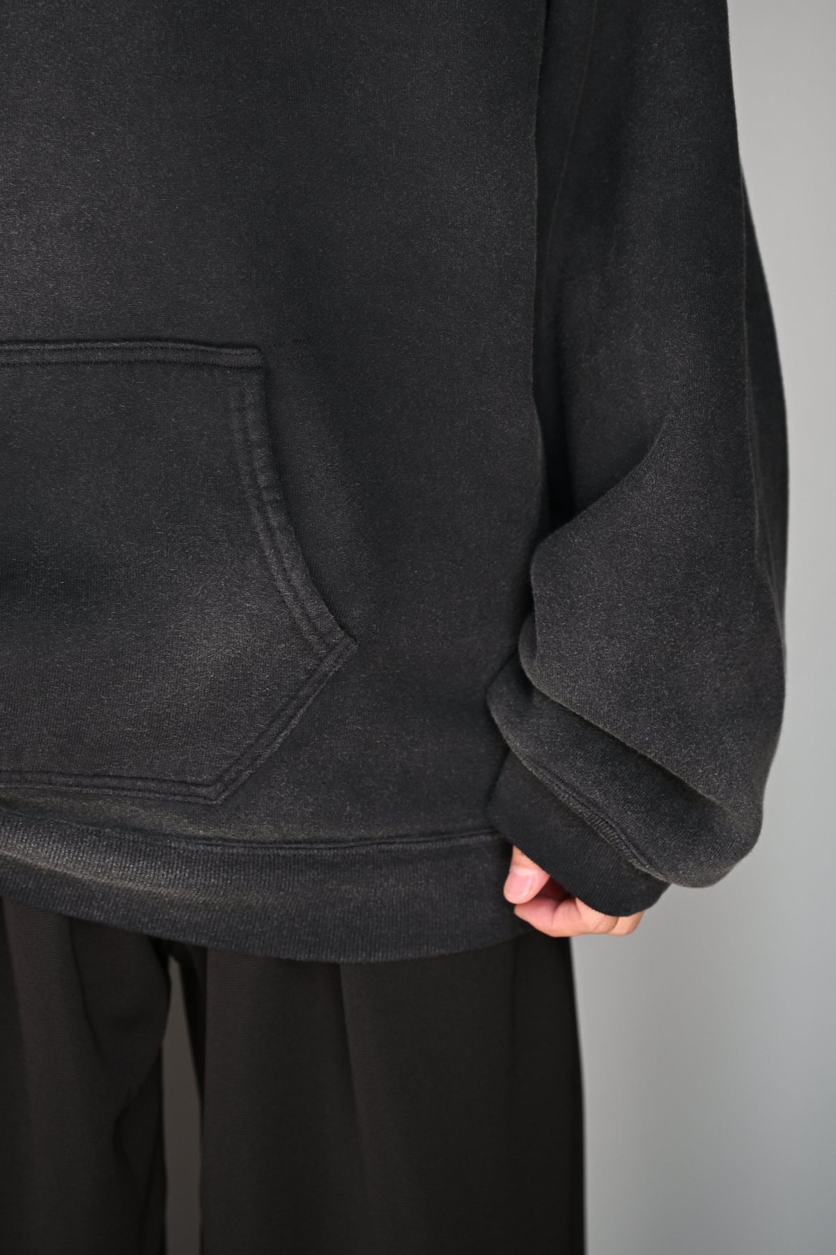 ANCELLM / FLEECE-LINED SWEAT HOODIE -BLACK