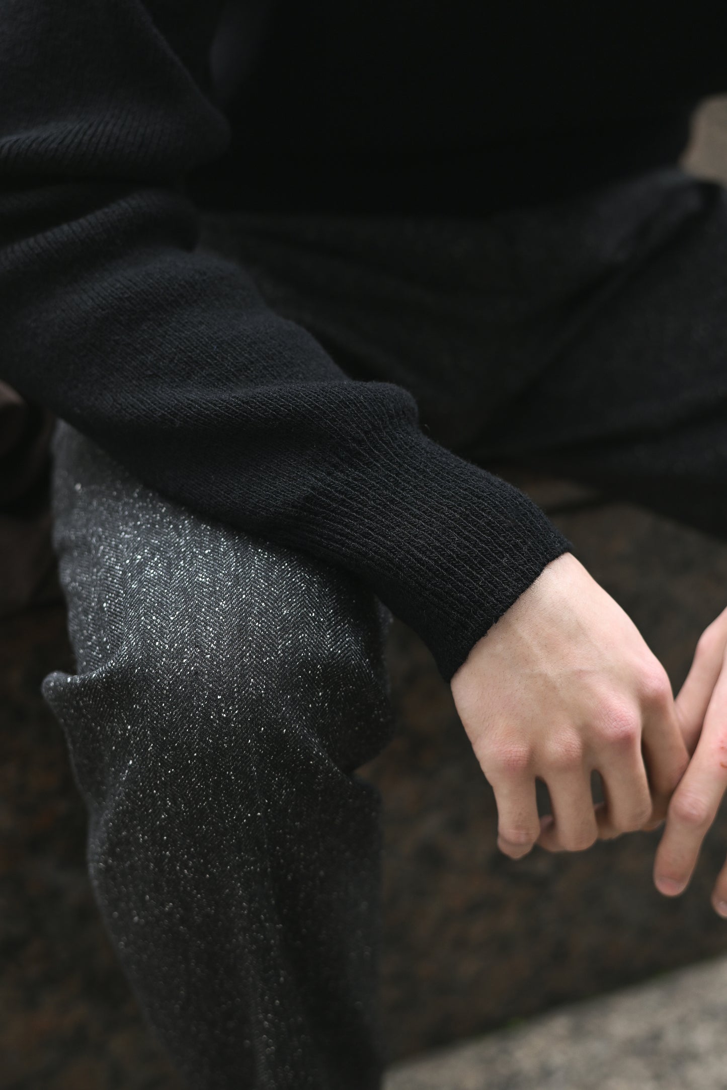 Slopeslow / cross V neck sweater -BLACK