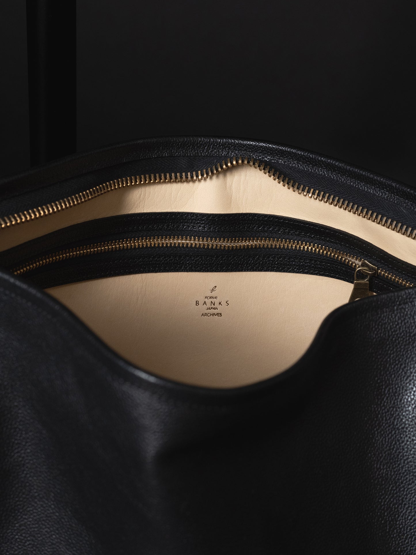 forme / exclusive /  MEGA BANKS