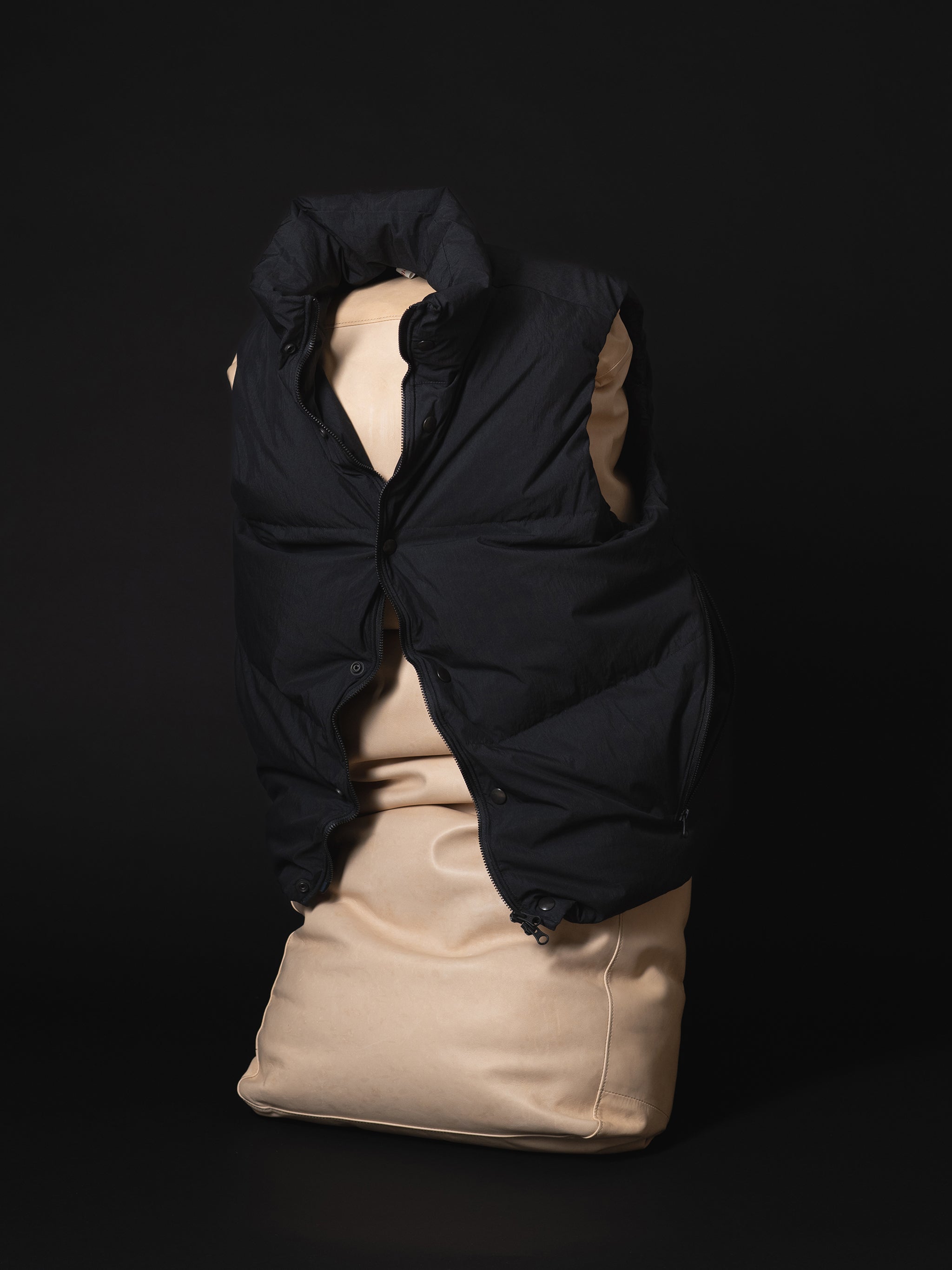 barbell object / exclusive / down vest -BLACK – and father