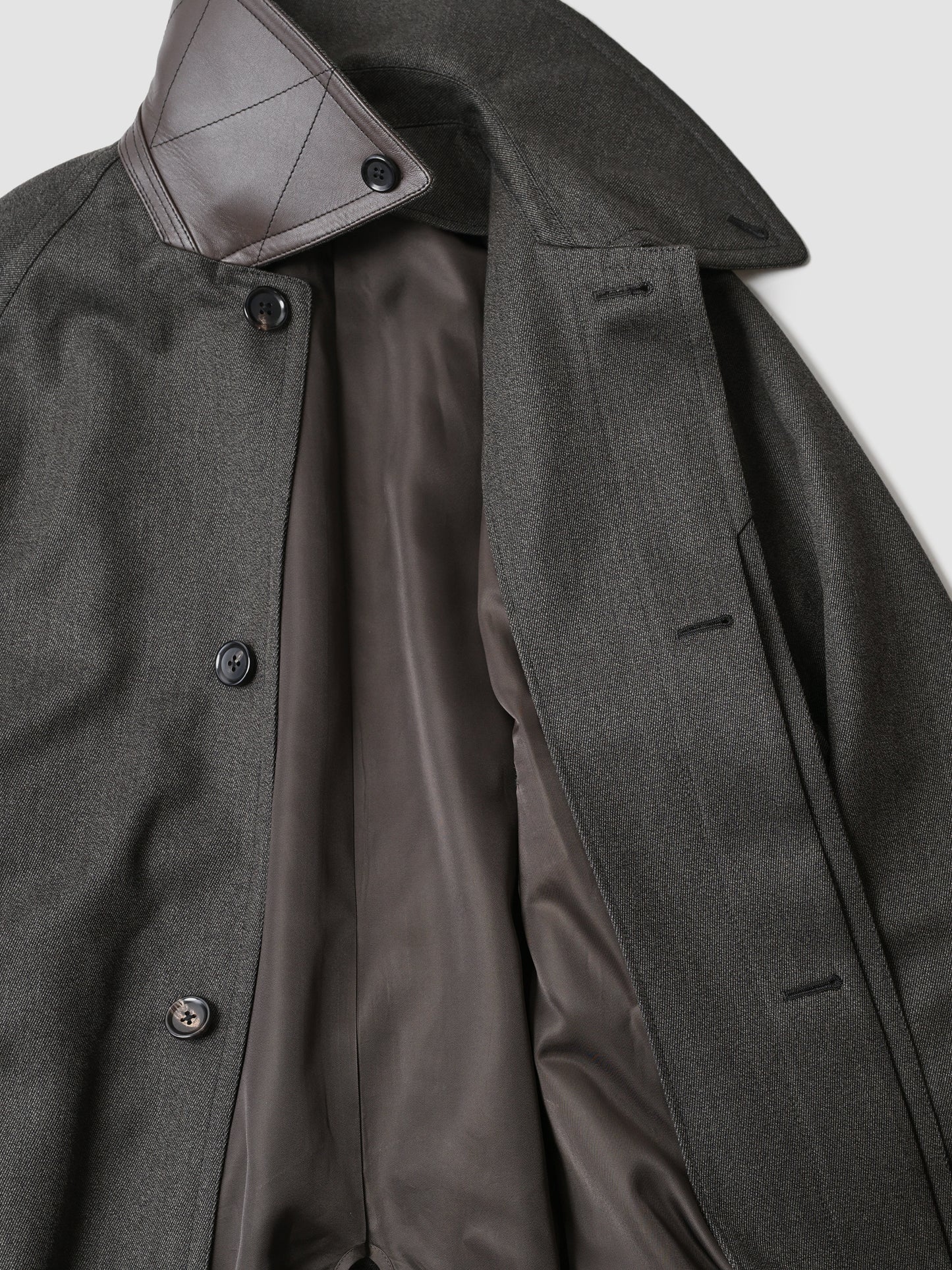 ANTOS. / exclusive / THE BESPOKE LEATHER DETAIL - CAVALRY TWILL COAT