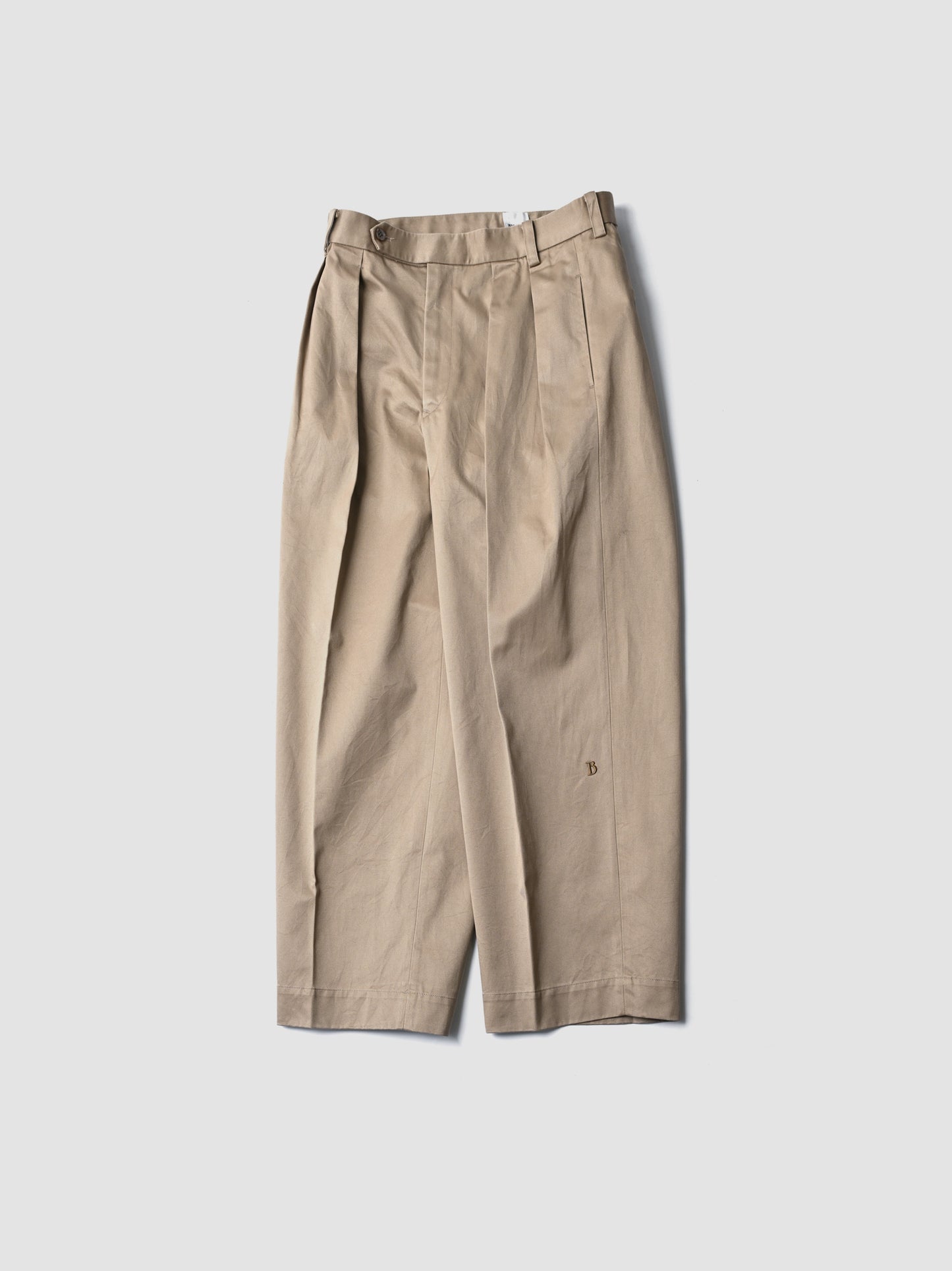 BISOWN / exclusive / B” TUCK PANTS (CHINO)
