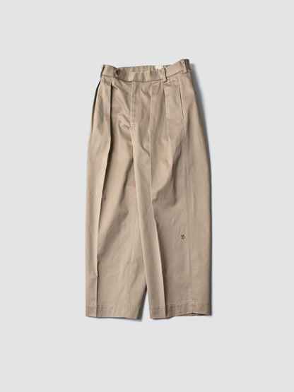 BISOWN / exclusive / B” TUCK PANTS (CHINO)