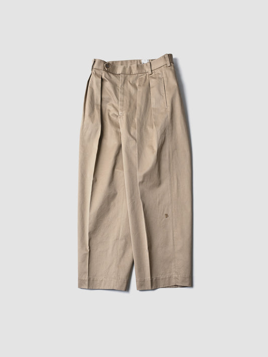 BISOWN / exclusive / B” TUCK PANTS (CHINO)