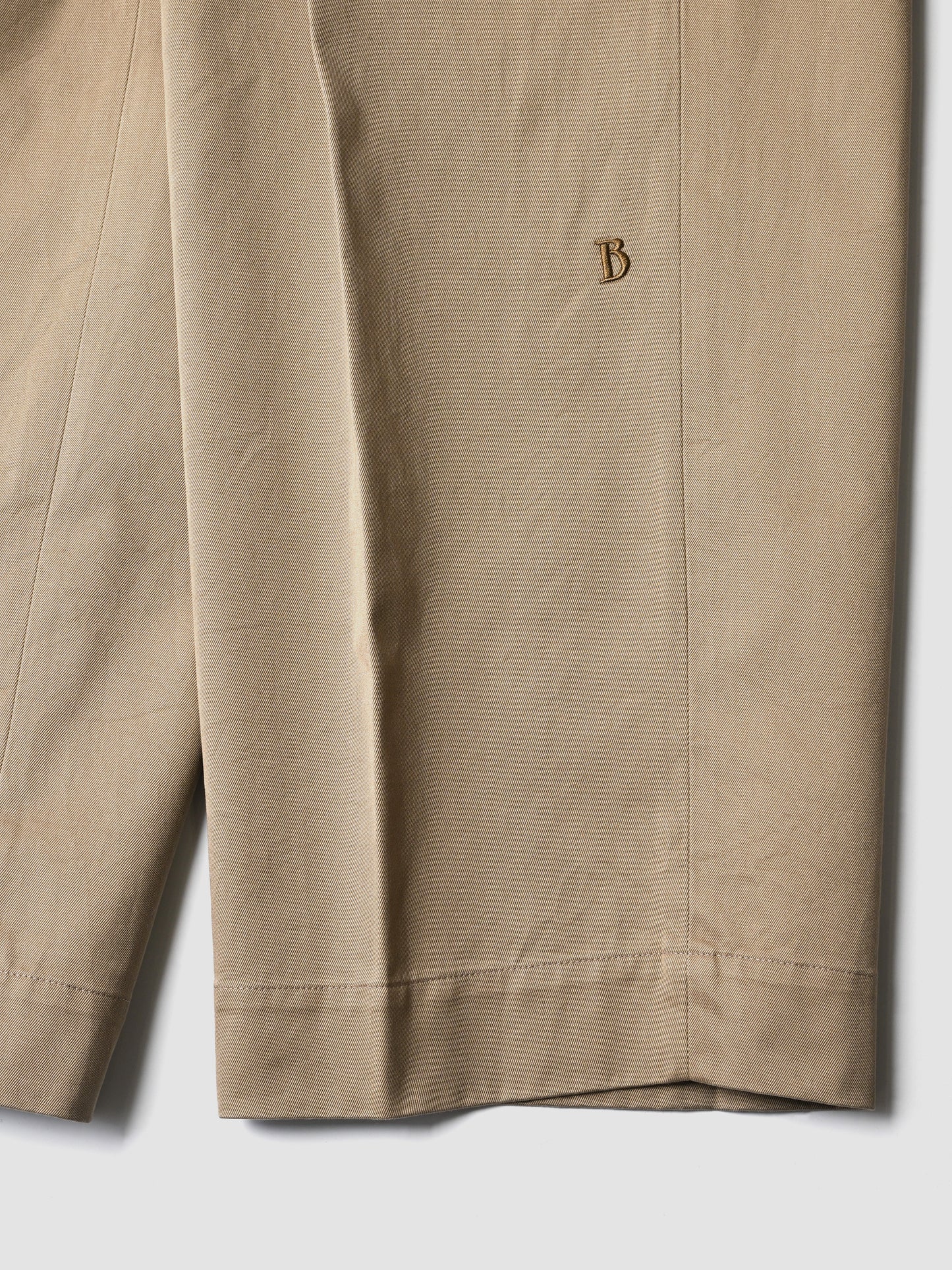 BISOWN / exclusive / B” TUCK PANTS (CHINO)